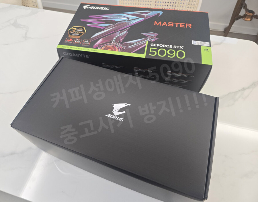 기가바이트 RTX5090 어로스 마스터 개봉기 [5090어마]_3.jpg