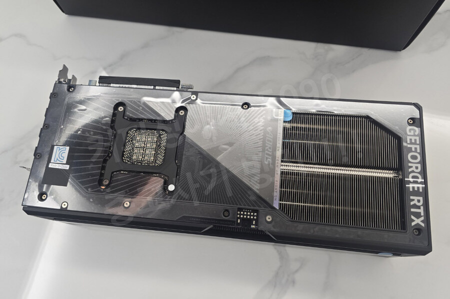기가바이트 RTX5090 어로스 마스터 개봉기 [5090어마]_9.jpg