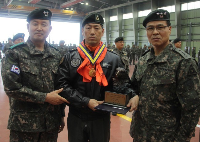 아인) 군필자들은 약간 이해 못했던 장면의 진실_8.jpg