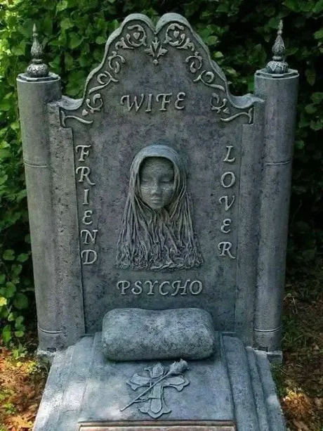 한 여인의 묘비에 세겨진 네 단어_1.webp