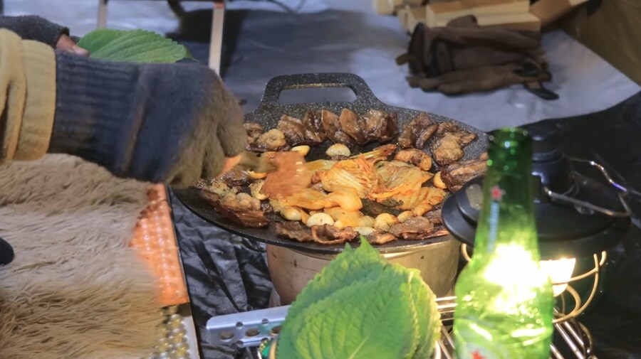 -5°C에 텐트에서 한국식 바베큐 하겠다는 외국인_15.jpg