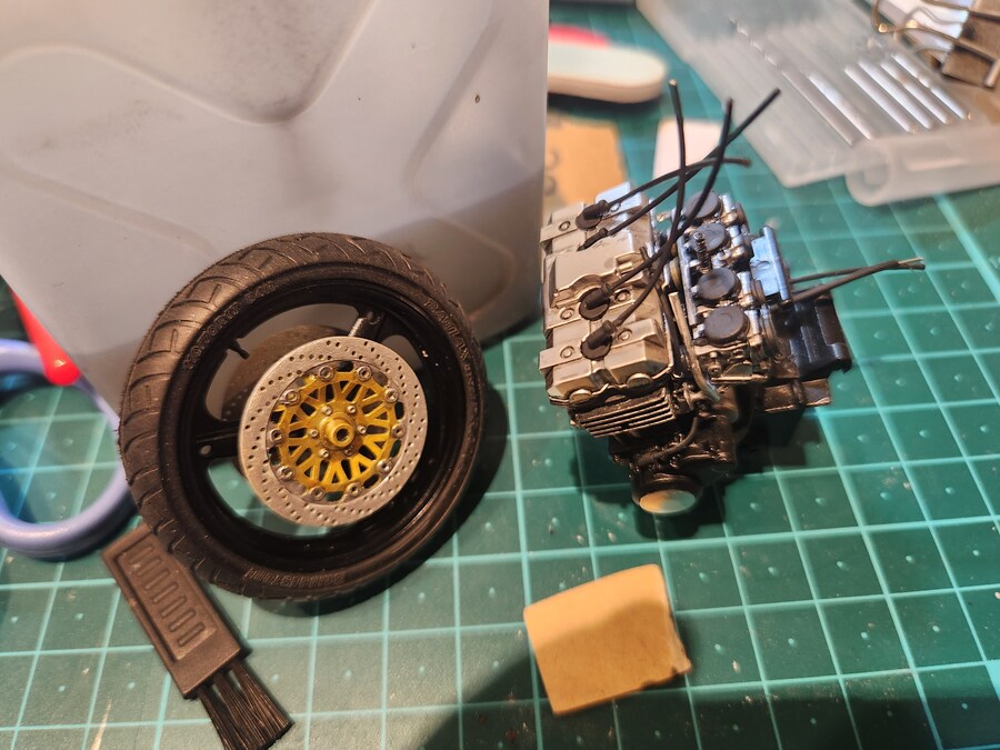 오도바이 프라모델은 시간이 꽤 걸립니다._4.jpg