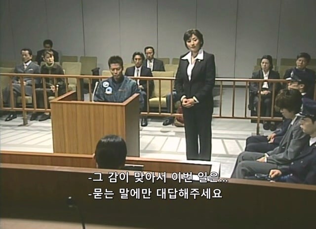 길 가던 무고한 시민을 붙잡아서 강도로 만든 형사_6.jpg