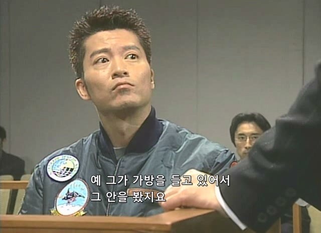 길 가던 무고한 시민을 붙잡아서 강도로 만든 형사_8.jpg