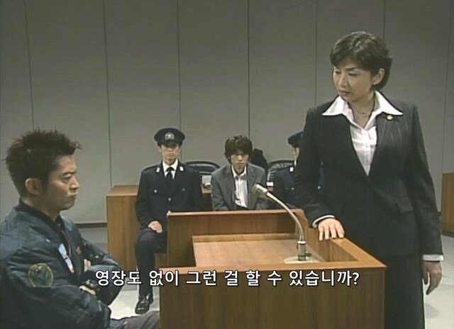 길 가던 무고한 시민을 붙잡아서 강도로 만든 형사_17.jpg