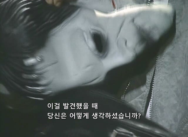 길 가던 무고한 시민을 붙잡아서 강도로 만든 형사_25.jpg