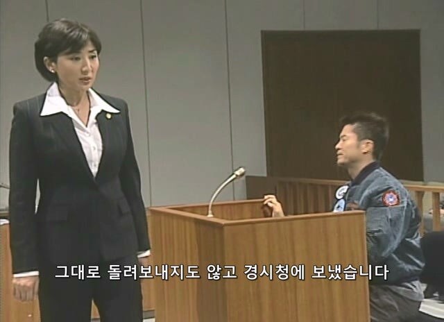 길 가던 무고한 시민을 붙잡아서 강도로 만든 형사_39.jpg