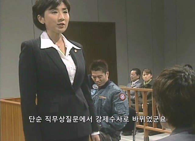 길 가던 무고한 시민을 붙잡아서 강도로 만든 형사_40.jpg