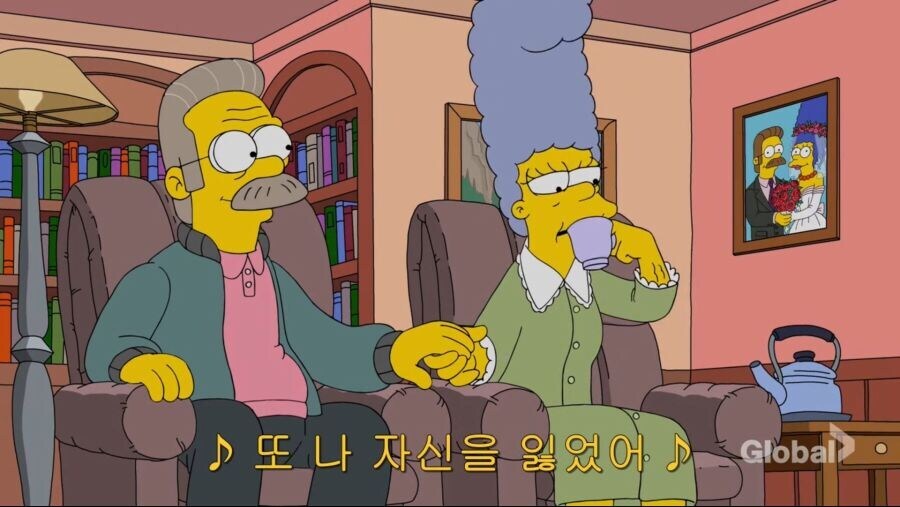 심슨가족) 아내의 영정사진 수집하는 남편_1.jpg