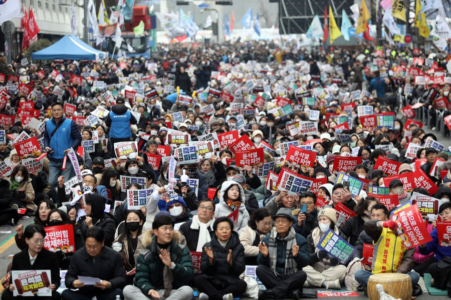 [사진] "윤석열 OUT" 외친 광주시민들_2.jpg