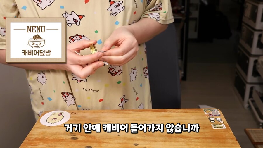 인생 첫 캐비어 먹방 하는 유튜버.jpg_8.png