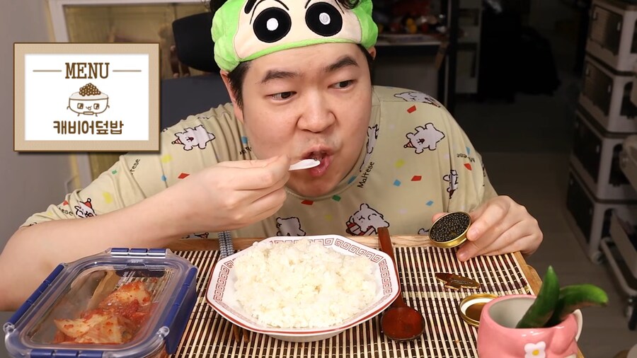 인생 첫 캐비어 먹방 하는 유튜버.jpg_24.png