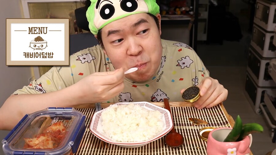 인생 첫 캐비어 먹방 하는 유튜버.jpg_32.png