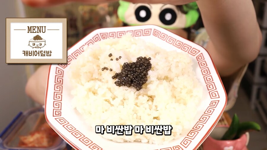 인생 첫 캐비어 먹방 하는 유튜버.jpg_41.png