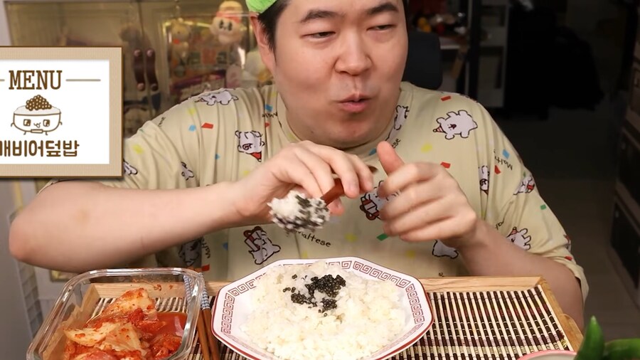 인생 첫 캐비어 먹방 하는 유튜버.jpg_47.png