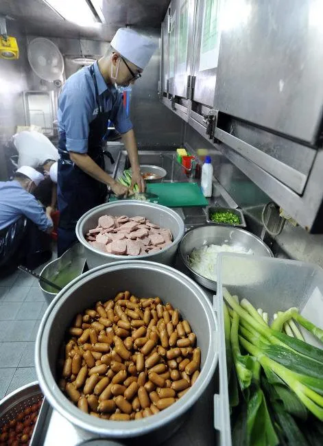 ??? : 왜 취사병은 아침점호 안함?_1.webp