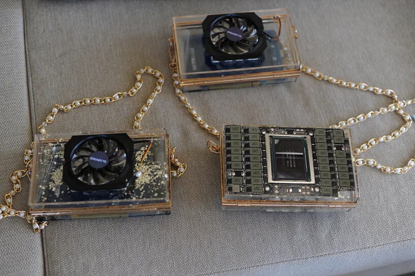 6만5536달러(약 9460만원) 명품가방_1.png