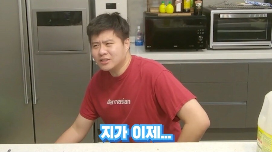 고작 오무라이스 만들다가 나락갈뻔한 유튜버_11.jpg