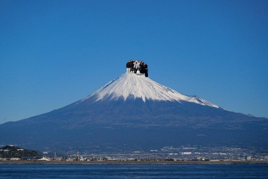 후지산 정상 등반 인증해버린 중국인들_2.jpg