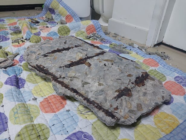 새벽에 천장이 무너졌다는 용산의 한 아파트_2.jpg