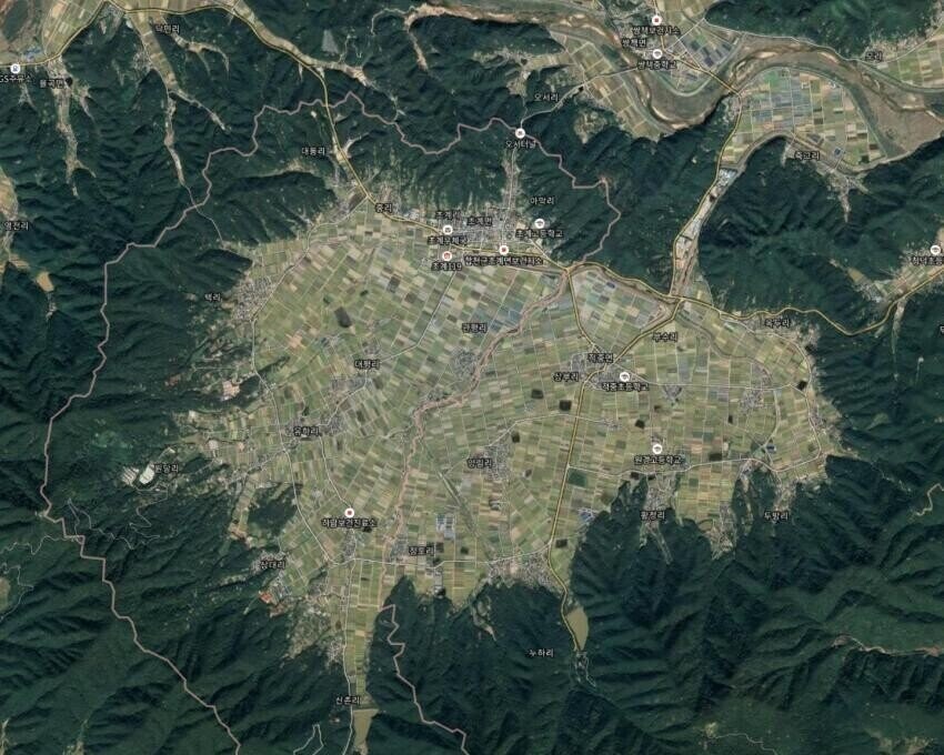 운석이 적중해서 부숴진 곳을 뭐라고 하는지 알음?_1.png