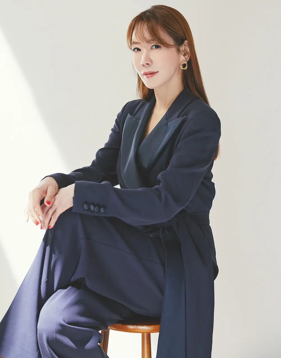 선배보다 데뷔도 늦고 나이도 적은데 예명이라도 써야지 무슨 배짱이냐_1.webp