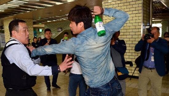 진격의 거인이 탄생된 계기_1.jpg