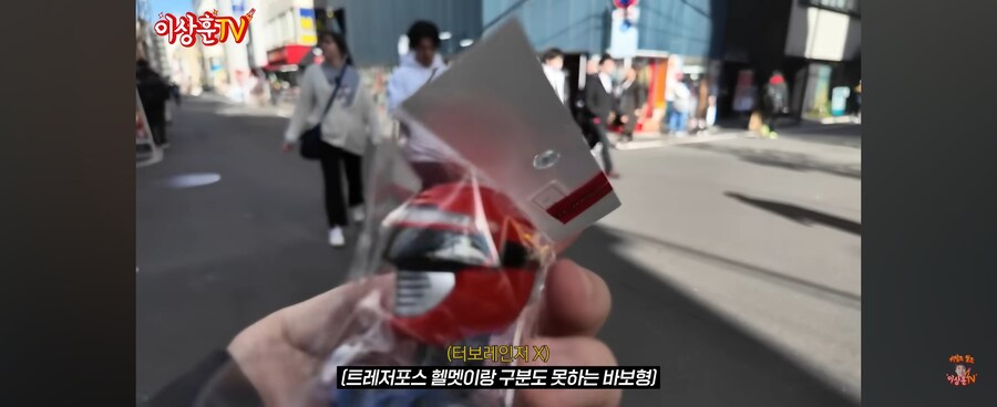 해외여행 와선 그냥 소소한거 하나씩 사는게 재미라는 유튜버_4.jpg