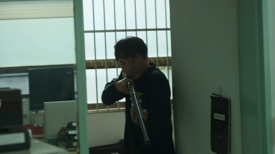 한국 좀비물에서 총을 구할때 가까운 경찰서를 터는 이유_10.jpg