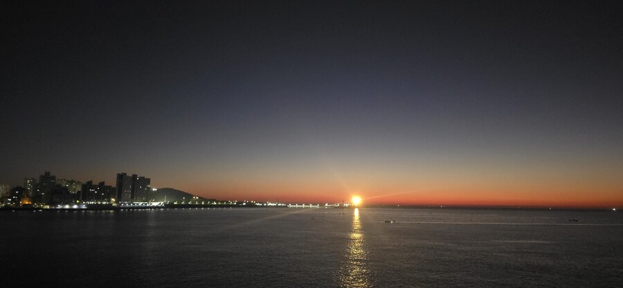 오늘도 ↗같은 하루가 시작된다_1.jpg