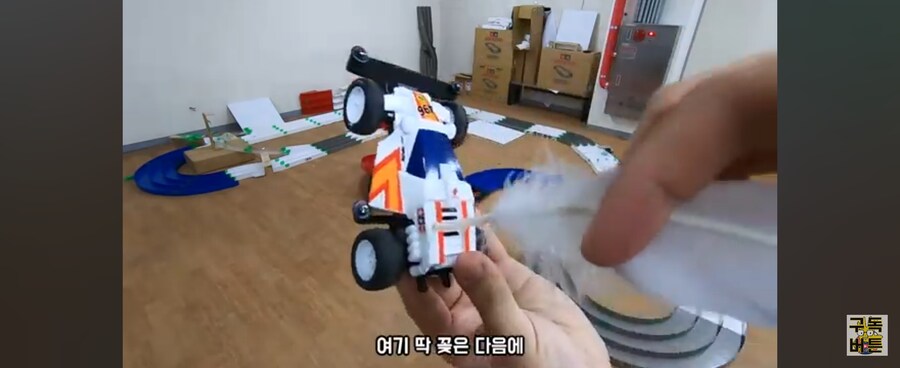 깃털 하나 꽂았다고 공기저항을 줄인다는게 말이 되냐?_15.jpg