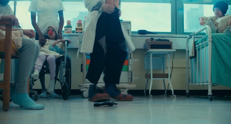 (조커) "왜 다들 이렇게 무례하죠?"_2.jpg