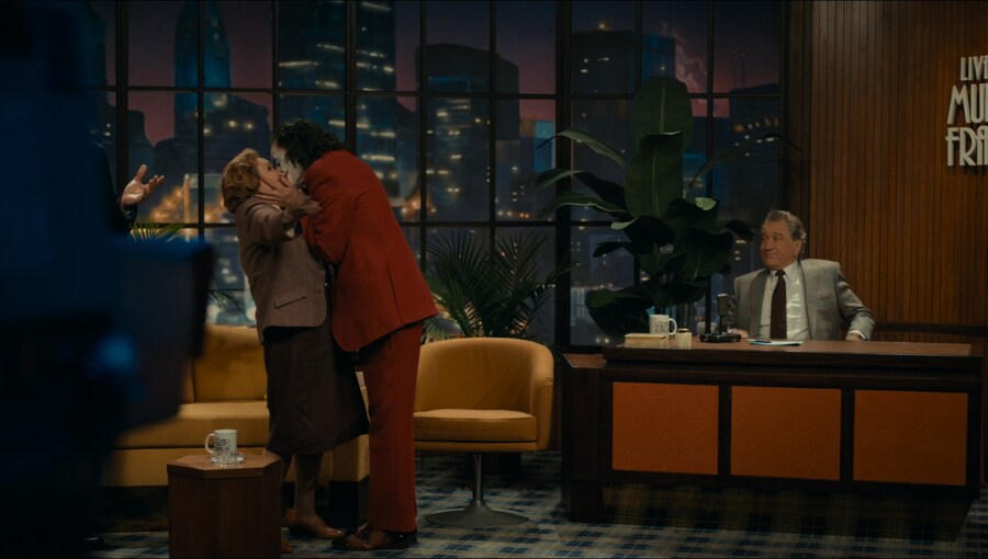 (조커) "왜 다들 이렇게 무례하죠?"_7.jpg