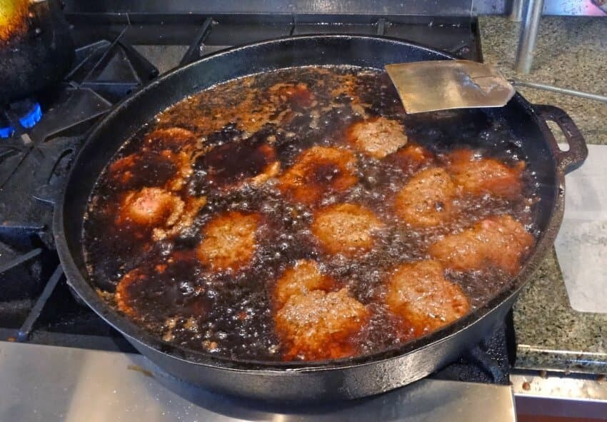 113년동안 같은 기름으로 만드는 미국 햄버거_3.jpg