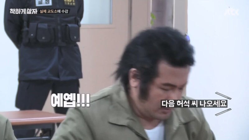 교도관 ㄹㅇ 숨 넘어가게 만드는 교도소 수감자_1.jpg