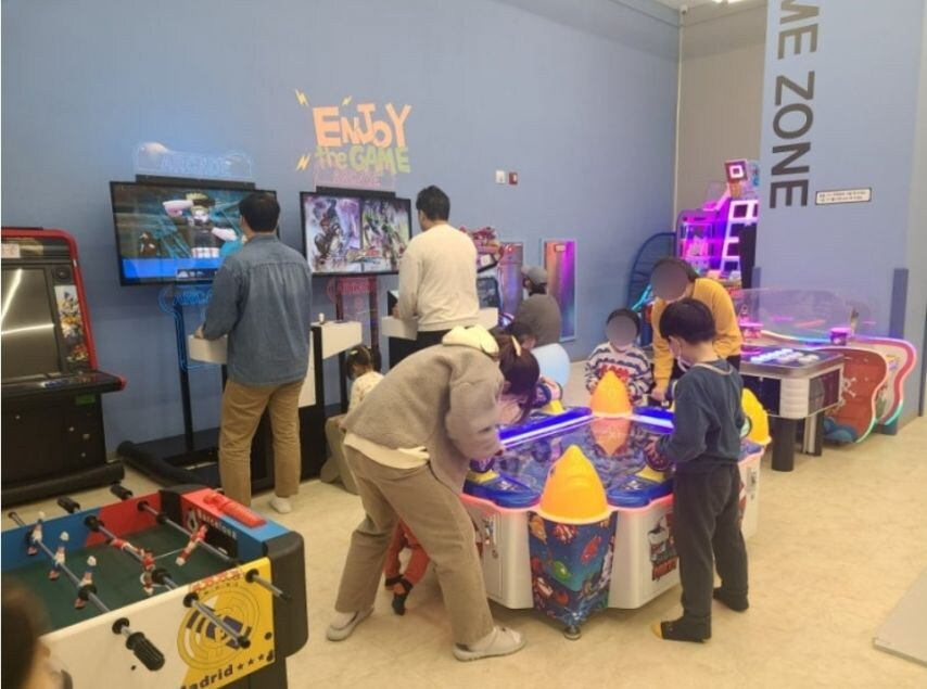 키즈카페 유부남들 모습.jpg_3.jpg