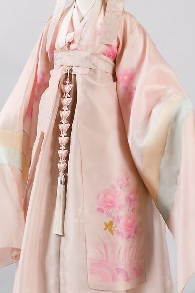 1983년에 제작된 약혼복_2.jpg