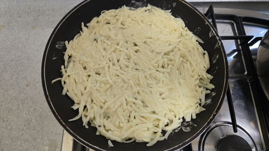 비온다해서 야옹이랑 감자전 만들어 먹음_7.jpg