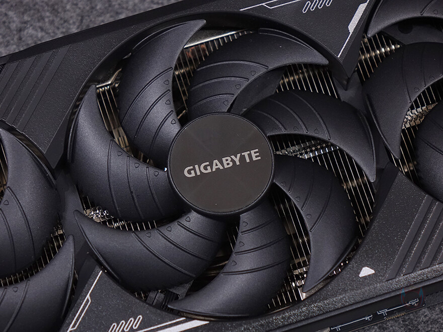 SFF 하이엔드PC를 위한 VGA!-기가바이트 지포스RTX5080 윈드포스 SFF_18.jpg