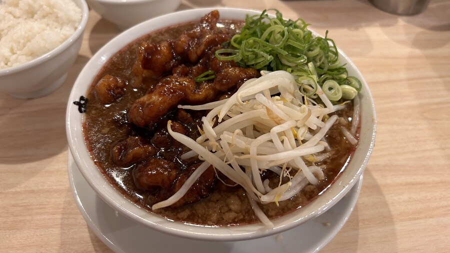 삼겹살 튀김 볶음을 산처럼 쌓아주는, 도쿄 니쿠지루멘 스스무_8.jpg