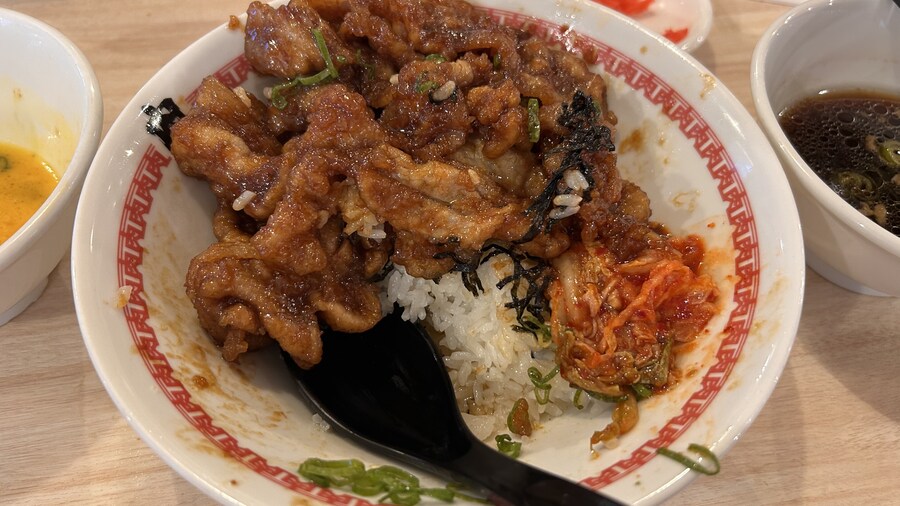 삼겹살 튀김 볶음을 산처럼 쌓아주는, 도쿄 니쿠지루멘 스스무_23.jpg