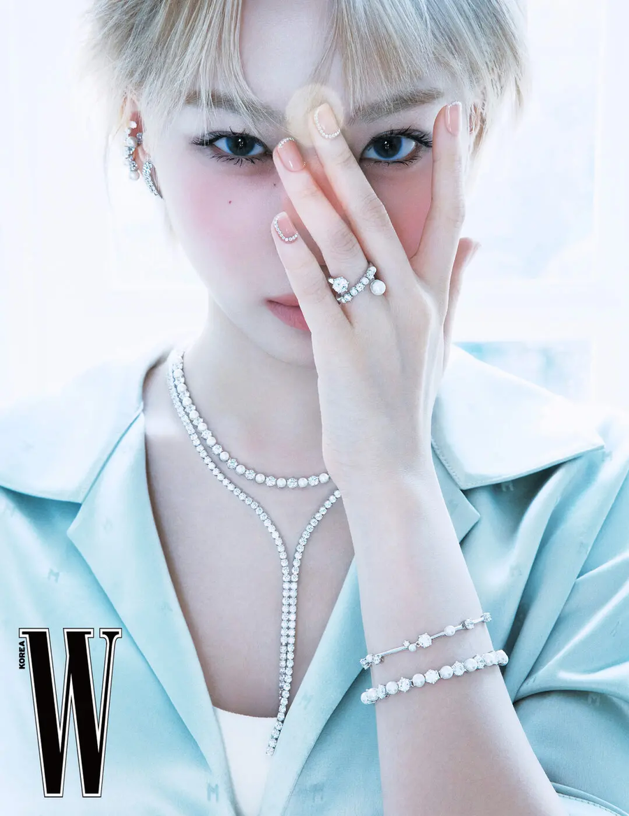 [르세라핌] 르세라핌 김채원, 더블유 디지털 커버_7.webp