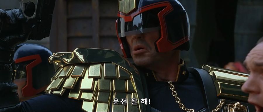 음주운전을 해서 차를 폭발시켜버리는 법의 심판관_8.jpg