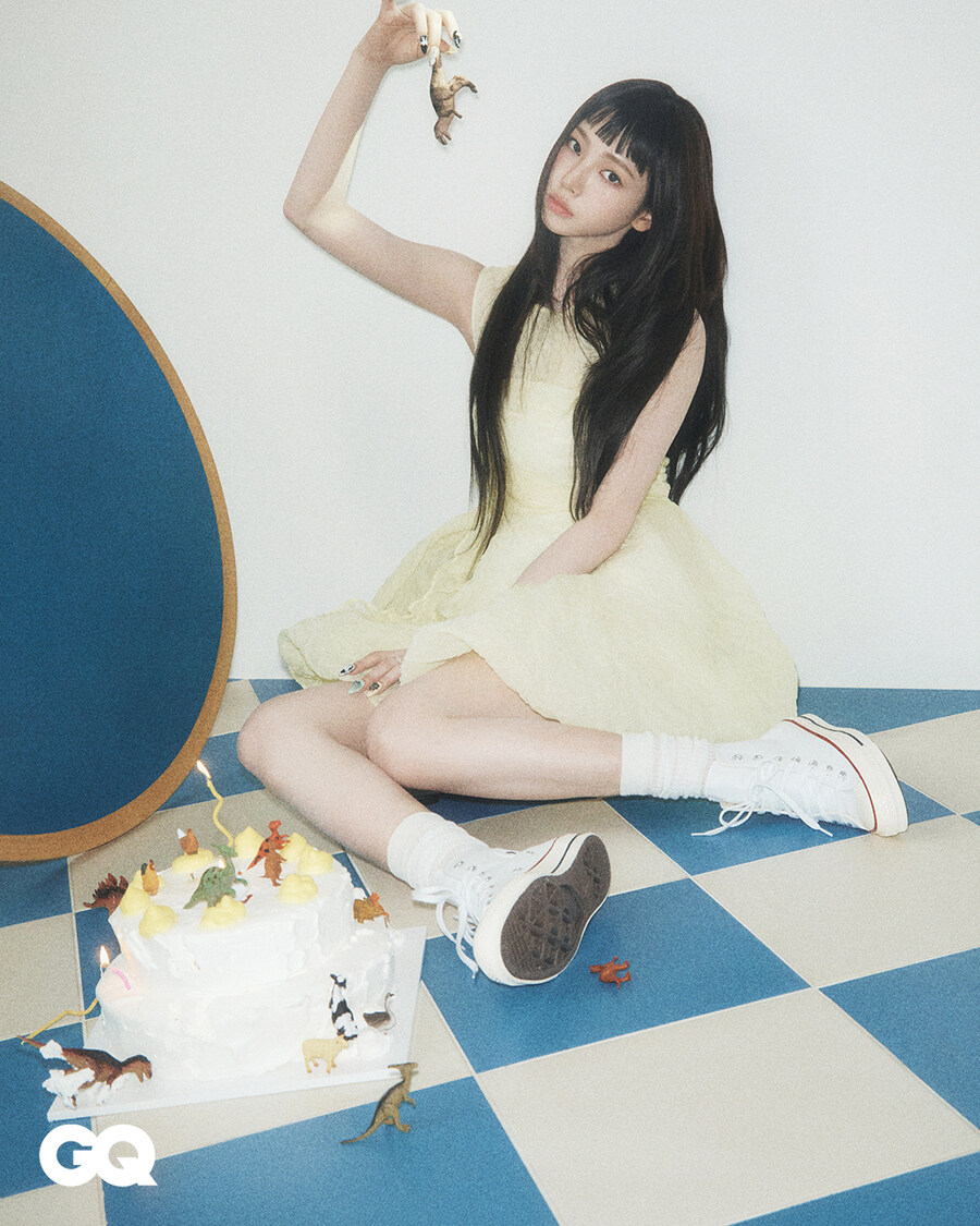 [에스파] 이렇게 해도 저렇게 해도 예쁜 카리나의 가방 속_1.jpg