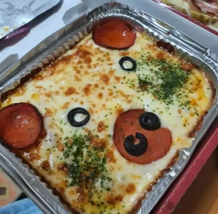 플레이팅 귀엽게 잘했다 vs 손님 보고 돼지 라고 놀리는 거임?_1.webp