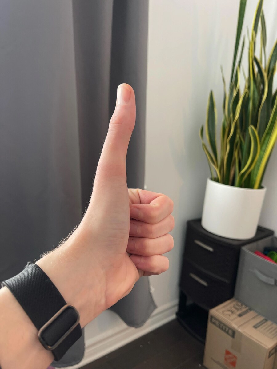 레딧에서 댓글 1200개 달린 엄지척 사진_1.png