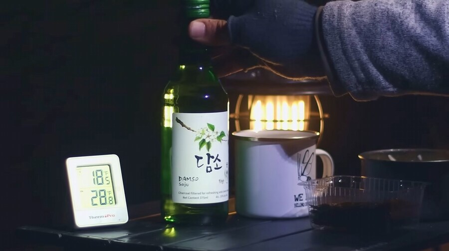 -15°C에 텐트에서 김치찌개를 만드는 외국인_14.jpg