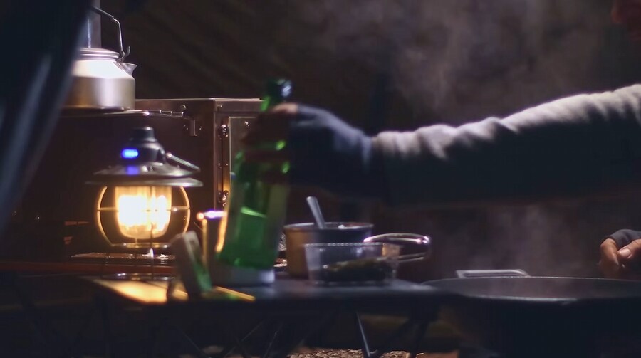 -15°C에 텐트에서 김치찌개를 만드는 외국인_17.jpg