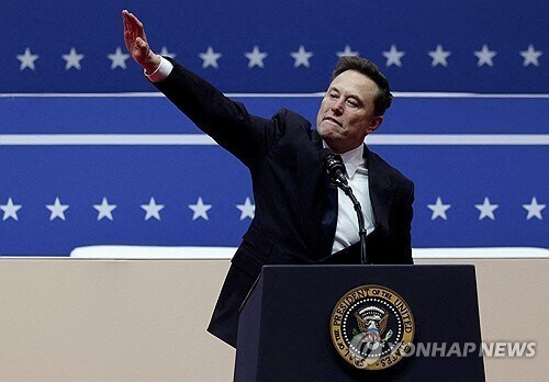 이쯤되면 슬슬 진짜로 궁금해지기 시작하는 머스크의 과거_1.jpg