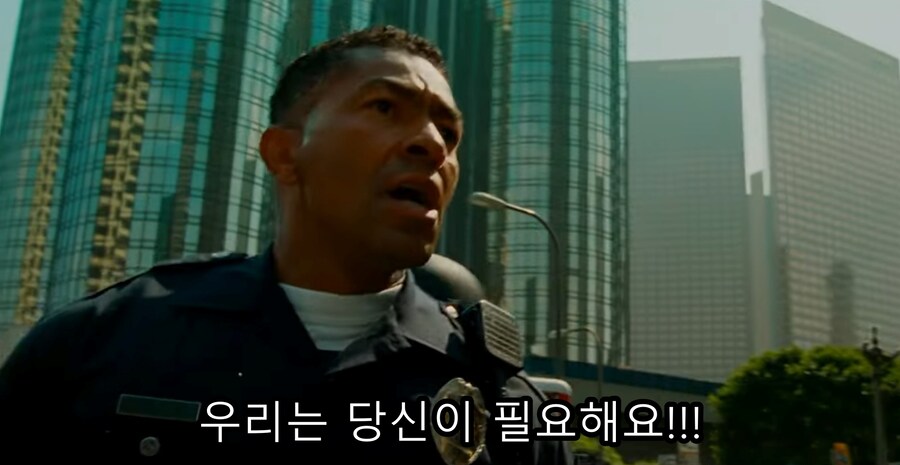 영화) 핸콕 명장면 "이제 착하게 살기로 결심한 핸콕" ㅋㅋㅋ_56.jpg